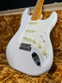 JOHNSON STRATOCASTER W/OHSC