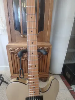 FENDER LOCKING TUNERS.