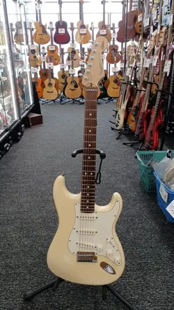 FENDER JEFF BECK STRATOCASTER WHITE MADE IN USA 2012 SOLID BODY ELECTRIC GUITAR