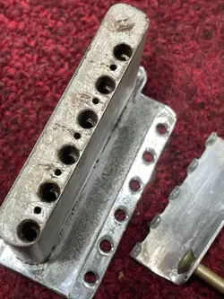 STRATOCASTER TREMOLO ASSEMBLY