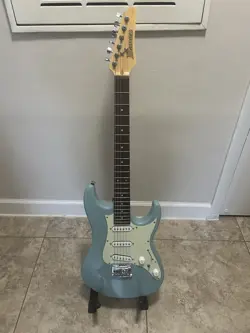 GUITAR WITH SINGLE-COIL