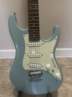 WITH SINGLE-COIL PICKUPS