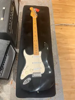 LEFT-HANDED STRATOCASTER USA