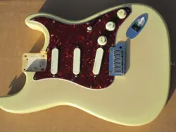 ANNIVERSARY WHITE STRATOCASTER
