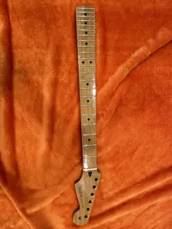 OVAL REPLACEMENT STRATOCASTER