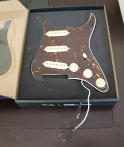 PICKGUARD W/CUSTOM SHOP