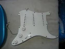 FENDER PLAYER STRATOCASTER SSS LOADED PARCHMENT PICKGUARD ALNICO V PICKUPS
