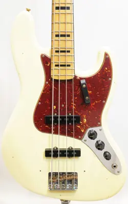 FENDER 2022 COLLECTION 1968 JAZZ BASS JOURNEYMAN RELIC VINTAGE WHITE BASS GUITAR