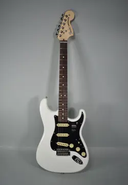 2022 FENDER AMERICAN PERFORMER STRATOCASTER ARCTIC WHITE FINISH W/BAG