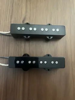 FENDER AMERICAN PURE VINTAGE 1966 JAZZ BASS PICKUP SET