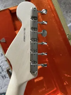 SIGNATURE MODEL STRATOCASTER/STRAT