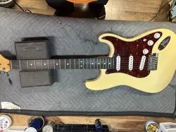 FENDER AMERICAN STANDARD STRATOCASTER 1989 ELECTRIC GUITAR OLYMPIC WHITE