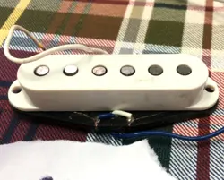 VINTAGE 1980S FENDER USA STRATOCASTER SINGLE COIL BRIDGE PICKUP~STAGGERED ALNICO