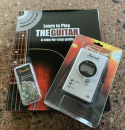 BEG. GUITAR PACKAGE: LEARN TO PLAY, MARSHALL MT-1 TUNER, FENDER PICKS