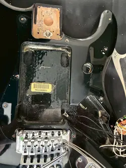 STRATOCASTER LOCKING