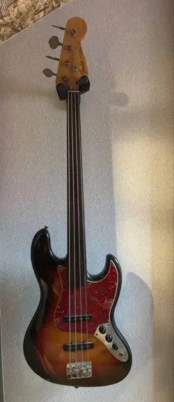 BASS FRETLESS J010438