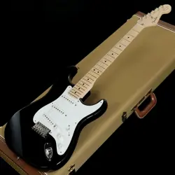 FENDER ERIC CLAPTON STRATOCASTER W NOISELESS BLACKIE 2013 3.59KG