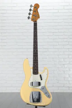 FENDER LIMITED-EDITION LAURA