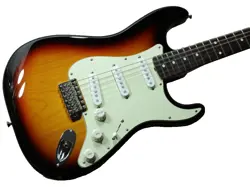 [FENDER] FSR MADE IN JPN TRADITIONAL 60S STRATOCASTER 3-COLOR SUNBURST W/GIG BAG
