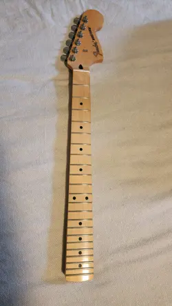 2021 FENDER PLAYER MUSTANG 75TH ANNIVERSARY MAPLE NECK + TUNERS MADE IN MEXICO