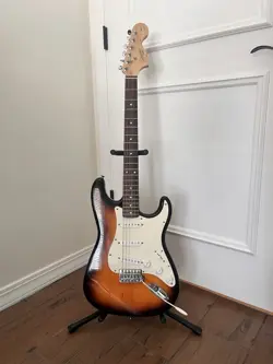 RIGHT HANDED 2015 CLASSIC SUNBURST FENDER SQUIER STRAT GUITAR, + STRINGS & PICKS