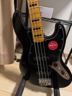 SQUIER BY FENDER CLASSIC VIBE '70S JAZZ BASS MAPLE FINGERBOARD BLACK SAFE DELIVE