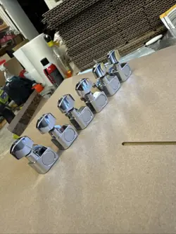 2000 FENDER LOGO USA GUITAR TUNERS CHROME 6 INLINE RH SCHALLER MIM