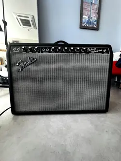 FENDER '65 DELUXE REVERB 22-WATT 1 X 12-INCH COMBO AMPLIFIER - BLACK