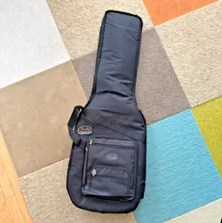 NWT GENUINE FENDER STRAT / TELE GUITAR DELUXE GIG BAG WITH SHOULDER STRAPS - NWT