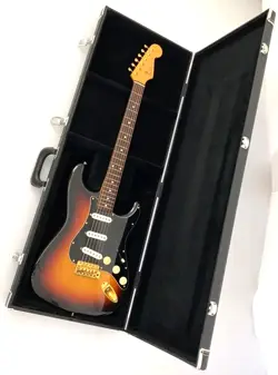 GUITAR SUNBURST GOLD