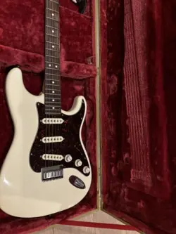 2001 FENDER STANDARD AMERICAN STRATOCASTER - OLYMPIC WHITE- HARDTAIL BRIDGE