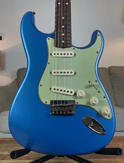 JOURNEYMAN STRATOCASTER LAKE