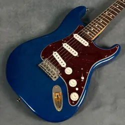 FENDER DELUXE PLAYERS STRAT W/SOFT CASE USED