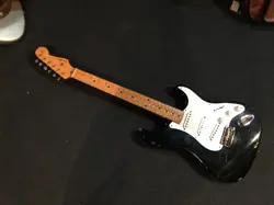 STARTOCASTER BLACK