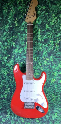 SQUIER MINI STRATOCASTER BY FENDER RED ELECTRIC GUITAR USED TESTED