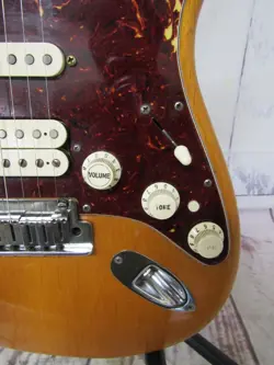 FENDER AMERICAN DELUXE STRATOCASTER - AMBER