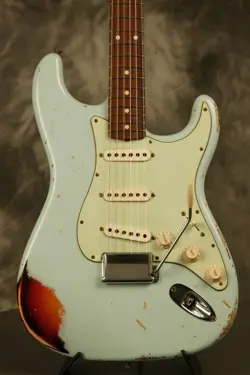 STRATOCASTER RELIC DAPHNE