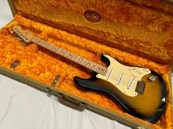 ANNIVERSARY STRATOCASTER WITH