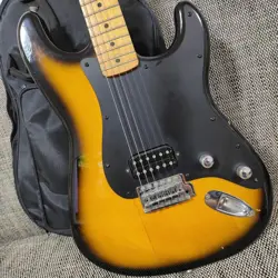 FENDER GUITAR SQUIER