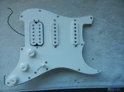 +FENDER PLAYERS STRATOCASTER HSS LOADED PARCHMENT PICKGUARD ALNICO V + HUMBUCKER