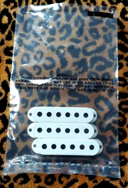 GENUINE FENDER STRATOCASTER PICKUP COVERS WHITE # 0992034000