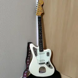 FENDER JAPAN TRADITIONAL 60S JAGUAR ELECTRIC GUITAR FROM JAPAN