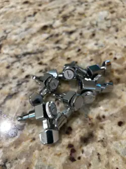 GENUINE FENDER LOCKING F LOGO TUNERS MACHINES PEGS FROM PLAYER SERIES STRAT