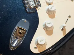 SIGNATURE STRATOCASTER -MERCEDES