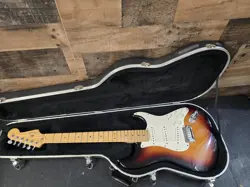 AMERICAN STRATOCASTER SUNBURST.W/OHSC
