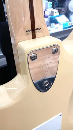 STRATOCASTER GUITAR YELLOW