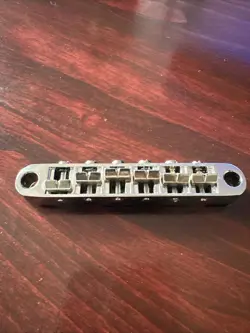 FENDER CLASSIC PLAYER JAGUAR/JAZZMASTER TUNE-O-MATIC BRIDGE - CHROME