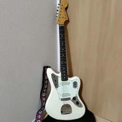FENDER JAPAN TRADITIONAL 60S JAGUAR WHITE ELECTRIC GUITAR USED FROM JAPAN
