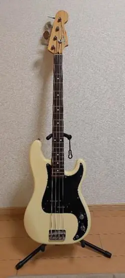 FENDER JAPAN PRECISION BASS WHITE ELECTRIC BASS GUITAR W/GIG BAG USED PRODUCT
