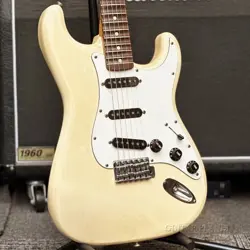 WHITE 1987 STARTOCASTER